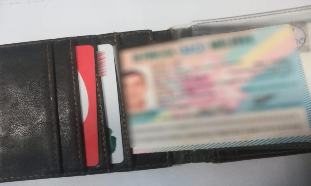 Un buletin și trei permise de conducere, toate false, găsite de polițiștii români la patru moldoveni
